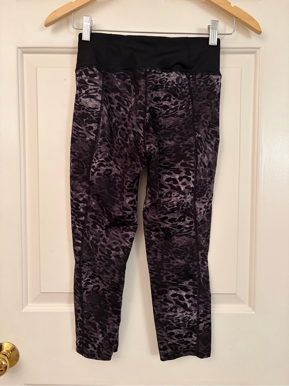 Betsey Johnson Animal Print Capri Leggings XS